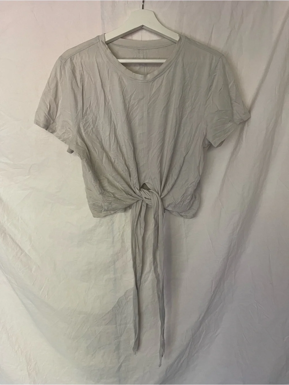 Lululemon Light Gray Tie-Front Short Sleeve Crop Top Tee Size M activewear yoga
